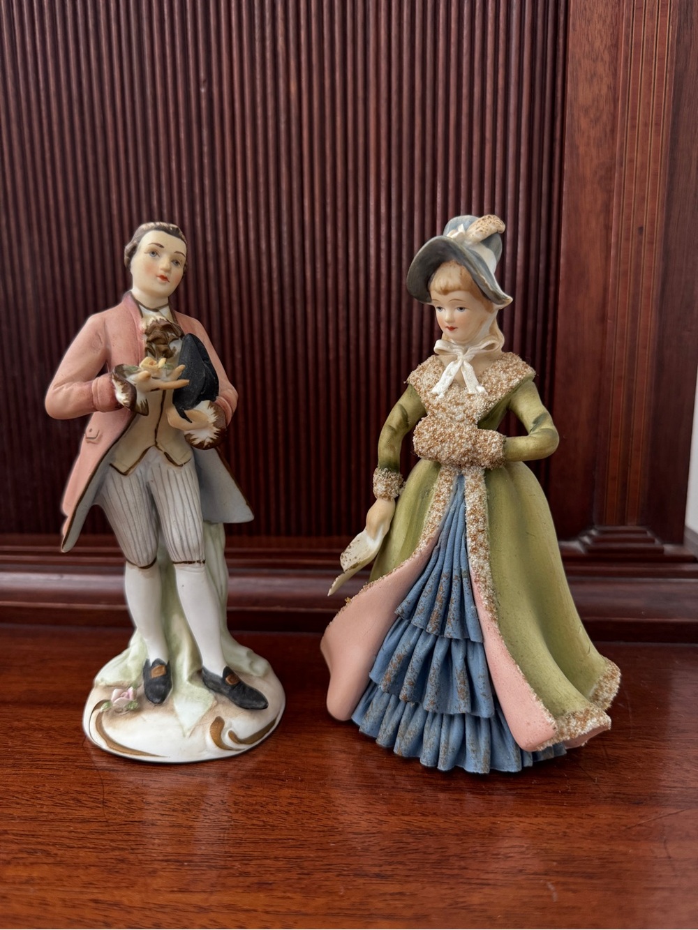 Lefton China KW458 Colonial Couple Figurine Set